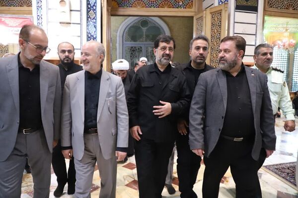 ادای احترام مسئولان قم به شهدا در هفته دولت