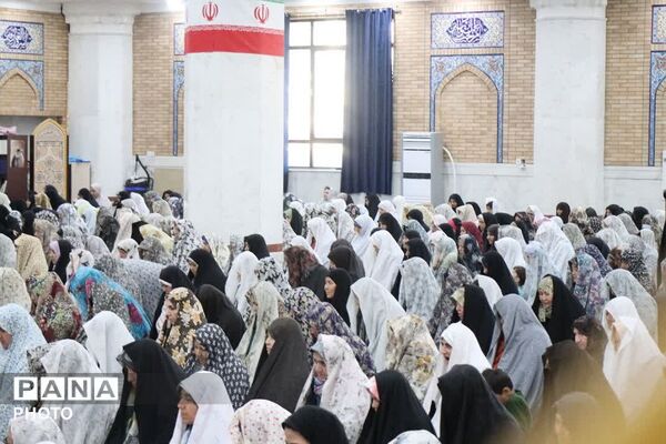 تجلیل از خادمین عرصه تربیت در نمازجمعه باقرشهر و کهریزک 