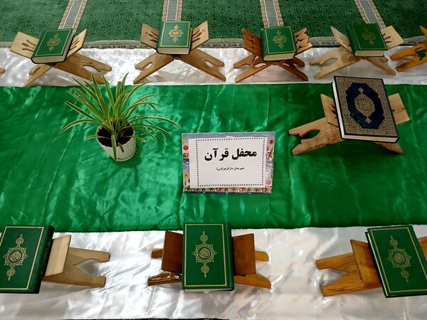 برپایی محفل قرآنی در دبیرستان دارالزهرا(س) قم
