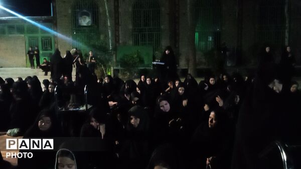 نهمین شب از مراسم عزاداری امام حسین همراه با هئیت زنجیر زنی در مسجد الغدیر