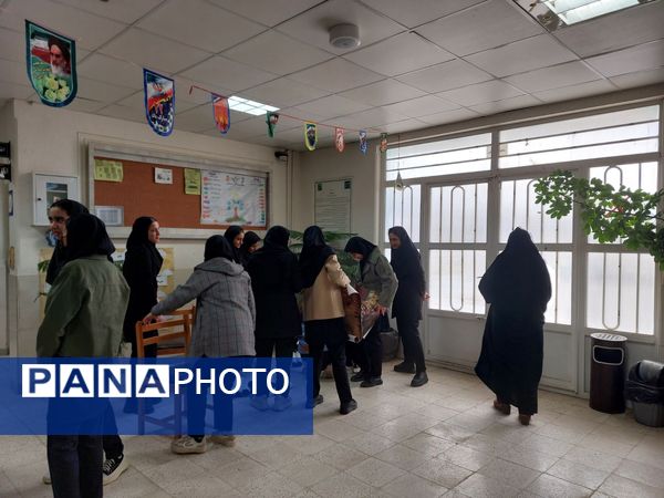 آماده‌سازی مدرسه حجاب باخرز برای دهه فجر و زنگ انقلاب