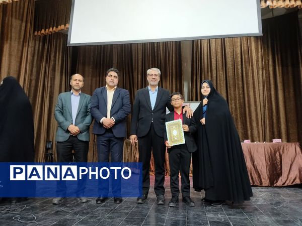 جلوه‌های معنوی اختتامیه مسابقات قرآنی دارالقرآن تسنیم کاشان