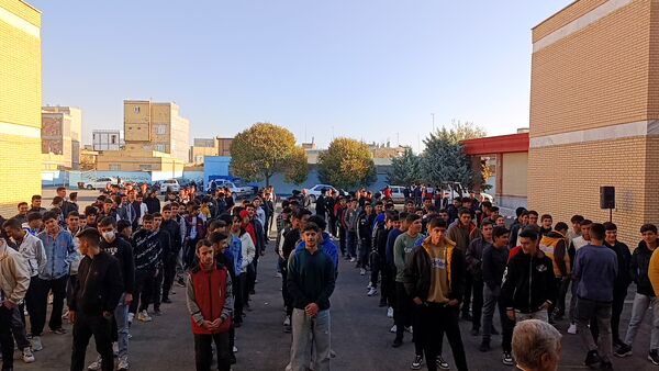 دانش‌آموزان ملکان در خط مقدم ایمنی؛ اجرای مانور پدافند غیرعامل در مدرسه امام حسین(ع)