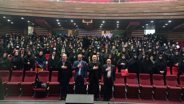 همایش زیست عفیفانه با موضوع عفت و حجاب در تالار ایوان‌ری