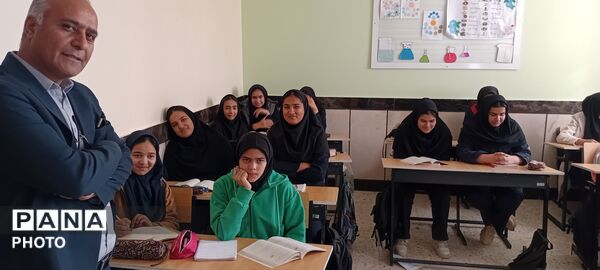 بازدید معاون آموزشی آموزش و پرورش خلیل آباد از دبیرستان مادر مهربان نقاب
