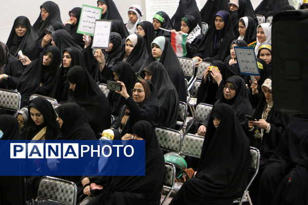 رونمایی کتاب «از مدرسه تا سنگر» در قم