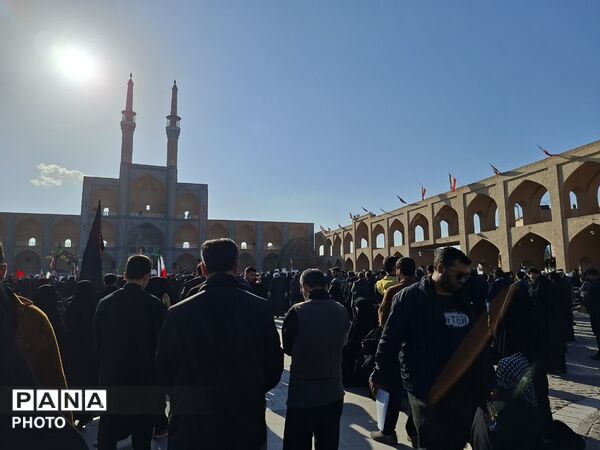 یزد، عزادار در سوگ پدر