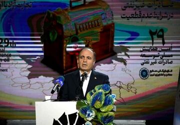 دولت و وزارت جهاد کشاورزی به طور جدی در کنار کشاورزان هستند