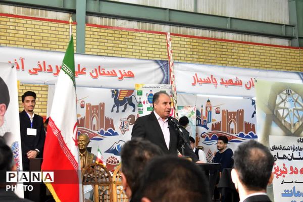 هنرستان‌های ناحیه دو تبریز روی صحنه