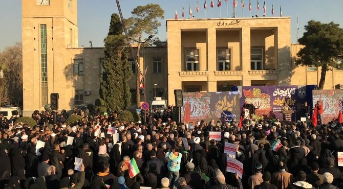 اجتماع بزرگ مردم ولایتمدار اصفهان در میدان امام حسین(ع)