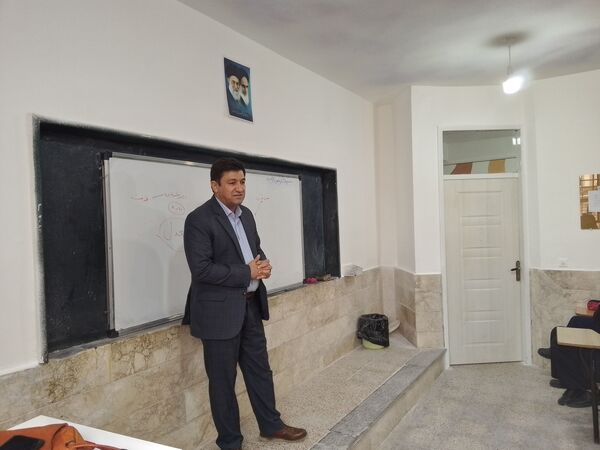 برگزاری جلسه مشاوره تحصیلی در دبیرستان دخترانه رفعت