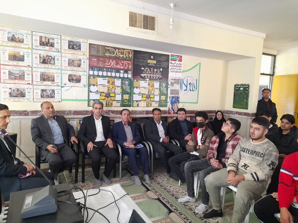کارگاه مشاوره تحصیلی ـ انگیزشی ویژه دانش‌آموزان مقطع متوسطه دوم شهرستان سیروان