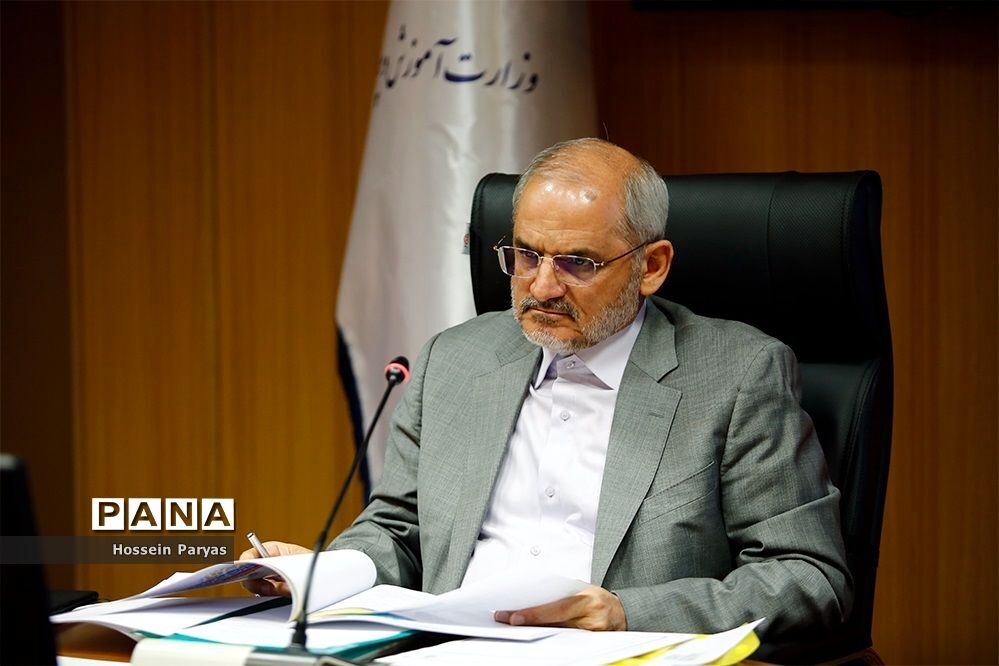 «جمال عرف» دبیر کمیسیون بررسی اعطای نشان‌های دولتی شد