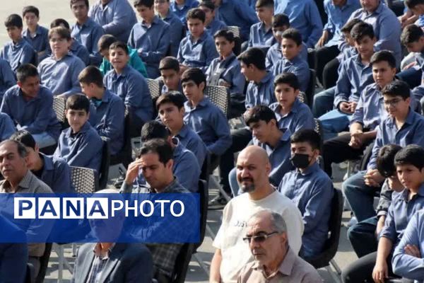 یادواره لاله‌های روشن در مدرسه تیزهوشان شهید بهشتی قرچک