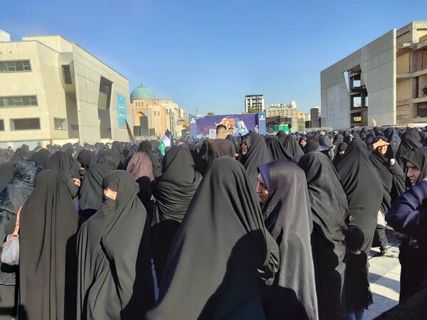راهپیمایی خانوادگی گرامیداشت روز عفاف و حجاب در میدان شهدا مشهد 