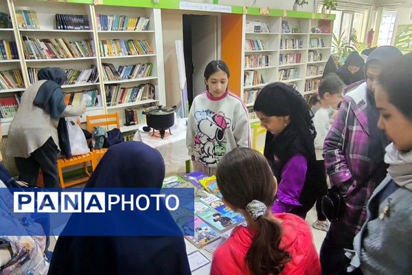 غرفه کار آفرینی و غرفه بازی به مناسبت دهه فجر در کانون پرورش فکری اندیشه