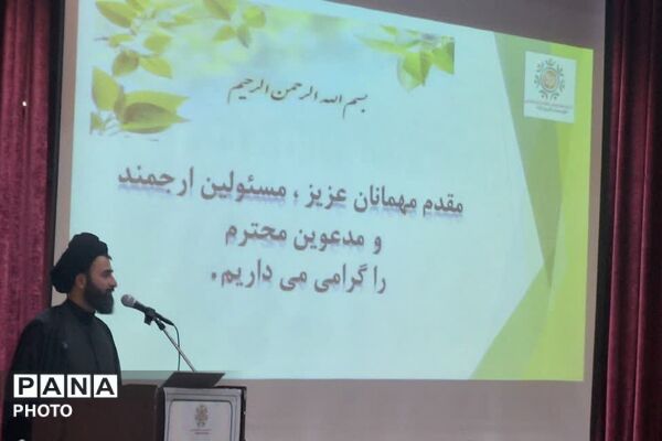  همایش تخصصی باغداران و کشاورزان شهرستان فیروزکوه در سالن شهید آوینی