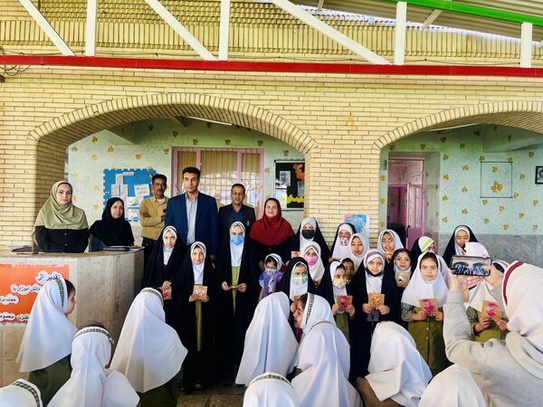 تجلیل از دانش‌آموزان محجبه 