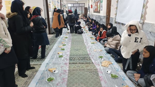 برپایی سفره افطاری در دبیرستان عطیه ناحیه هفت 