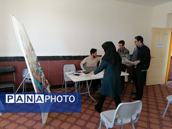 آثار دانش اموزان هنرمند کاشمر در کانون عاطفه 