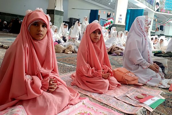 برگزاری جشن تکلیف مختص ۱۰۰۰ دانش‌آموز دختر در مسجد سلمان فارسی