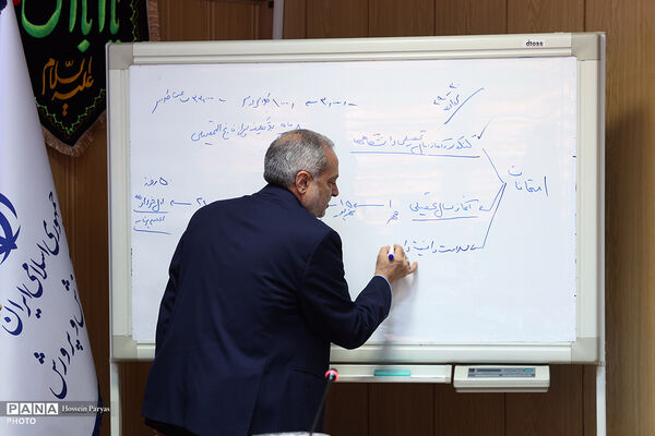 نشست مشترک وزیر آموزش و پرورش با اعضای کمیسیون آموزش، تحقیقات و فناوری مجلس شورای اسلامی