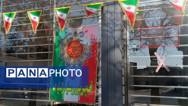 تزئین و فضا آرایی شهر نیشابور به‌مناسبت آغاز دهه فجر 