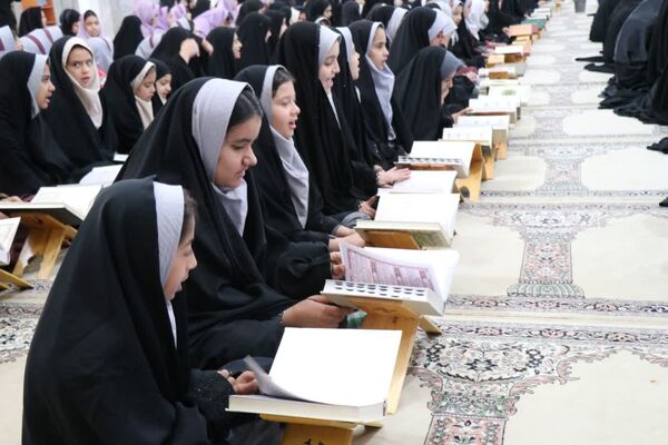 محفل هزار نفری انس با قرآن در ابرکوه همزمان با دهه فجر