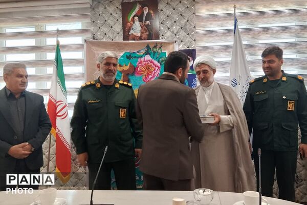 دیدار فرمانده سپاه ناحیه حضرت روح‌الله (ره) با رئیس اداره آموزش و پرورش کهریزک 