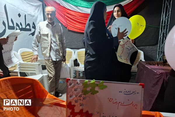 برپایی موکب «مدرسه رهبر شهید» در میدان هفت تیر نسیم‌شهر
