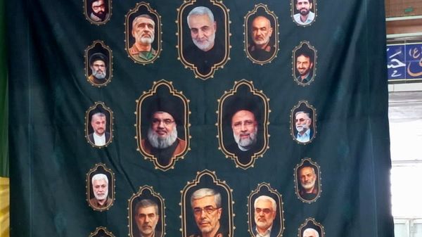 حضور پرشور دانش آموزان و اقشار مردم در جشن 22بهمن روستای سرتشنیز 