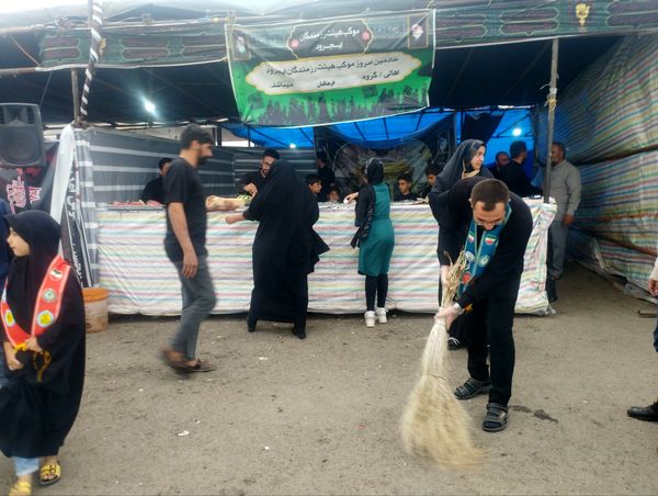 خدمت‌رسانی فرهنگیان و دانش‌آموزان پیشتاز زنجانی در موکب هیات رزمندگان ایجرود