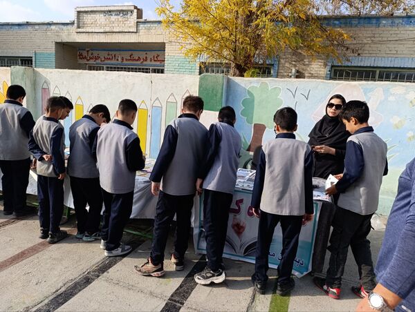برگزاری نمایشگاه کتاب در دبستان معلم دو آشخانه 
