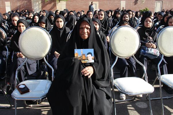 برگزاری جشن مهر محمدی با حضور مسئولان در مدرسه بانو عفت آهنگری ناحیه یک شهرری