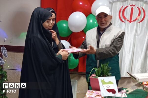 چهارشنبه رضوی در دبیرستان شهید سردار سلیمانی با حضور خادمان امام رضا (ع)