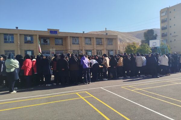 بازارچه نوروزی در هنرستان مرضیه 