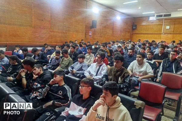 همایش هدایت تحصیلی پایه نهم در ورامین