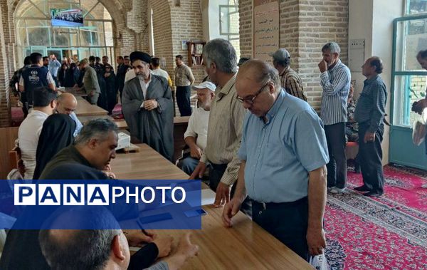 مردم نیشابور به نیابت از شهدا به پای صندوق رای آمدند