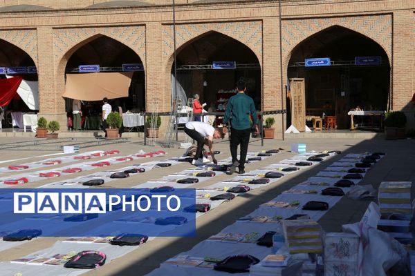 توزیع ۴۰۰ بسته لوازم تحریر برای دانش‌آموزان نیازمند در تبریز