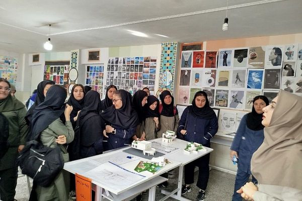 بازدید دانش آموزان پایه نهم آموزشگاه شهید خشکباری از هنرستان کار و دانش ولایت 