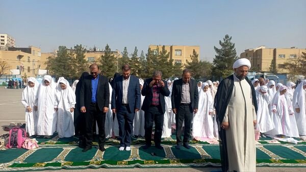 اقامه نماز باران در دبستان لطیفه