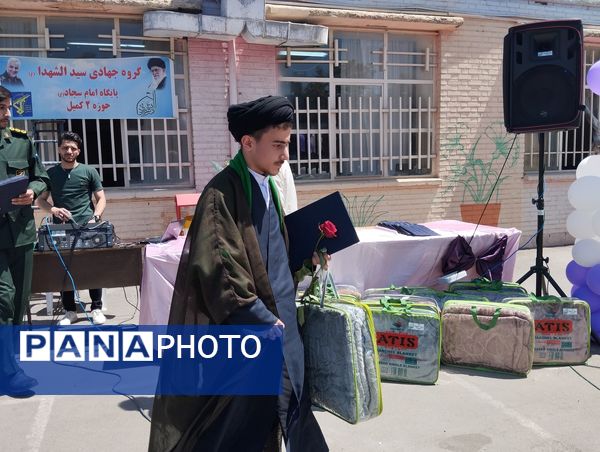 تجلیل از معلمان نمونه در مدرسه تقوا مشهد