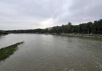 زاینده رود پر آب قلب تپنده‌ی نصف جهان