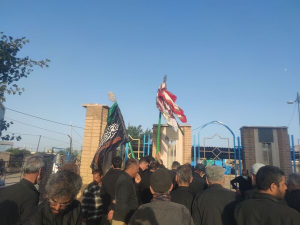 آیین جمع آوری نذورات مردمی در روز عاشورا 