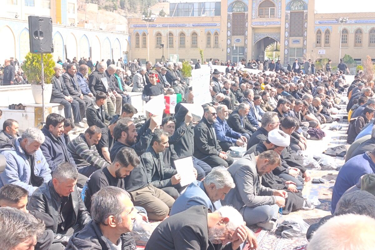 خروشِ بصیرت در صحن امامزاده جعفر (ع)؛ تالار قرآن پیشوا گنجایش دریای سوگواران مقتدا را نداشت