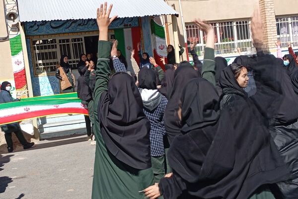 دهه فجر، جشن بصیرت و مقاومت؛ در دبیرستان حضرت معصومه (س) فیروزکوه