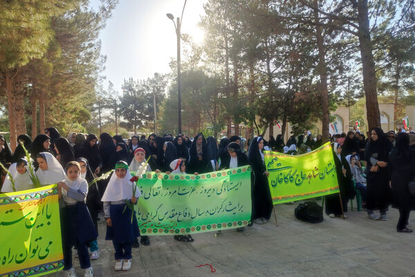 غبار روبی و عطر افشانی قبور شهدا در شهرستان آباده 