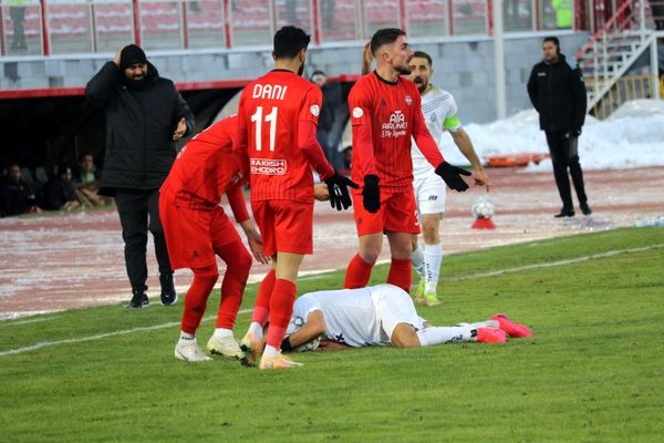 بازی تراکتور و ملوان در تبریز