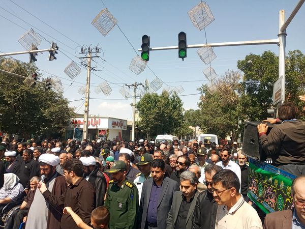 تشییع پیکر پرافتخار شهید علی اکبر صانعی جانباز ۷۰ درصد جنگ تحمیلی
