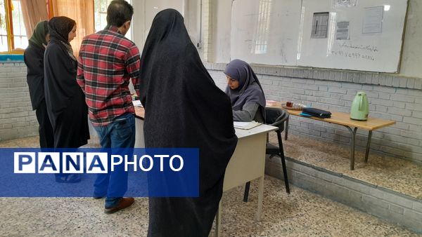هدایت تحصیلی دانش آموزان پایه نهم دبیرستان میثاق منطقه تبادکان مشهد